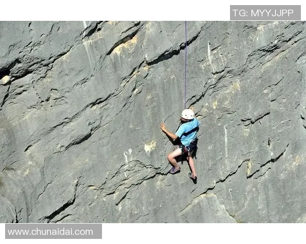 北京攀岩队耐力挑战揭秘:攀岩巨献带你领略极限运动的魅力与坚持 北京攀岩队耐力挑战揭秘:攀岩巨献带你领略极限运动的魅力与坚持